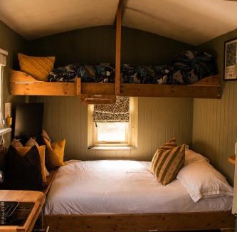 Willesborough Apartment | Mountbatten Shepherds hut & Buckhurst Shepherds hut