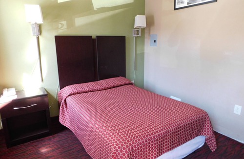 Lawrenceville Hotel | Mounts Motel