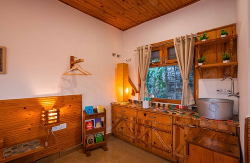 Kaul Hotel | Moustache Select Mukteshwar