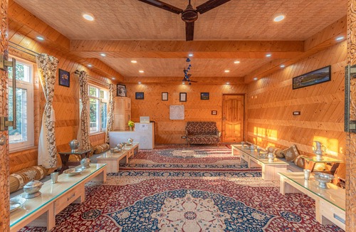Nishat-Shalimar Hostel | Moustache Srinagar