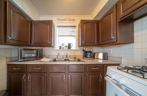 Highland Heights House | Move-in ready | In the Heart of Mayfield Heights