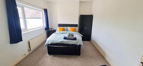 Iver House | Move inn Estates - Multiple Rooms