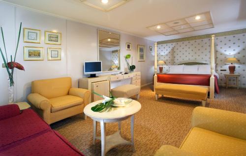 Al Karnak Hotel | Mövenpick Prince Abbas Lake Nasser Cruise, Every Monday Four Nights From Aswan, Every Friday Three nights From Abu-Simbel - Including Excursions and Sightseeing