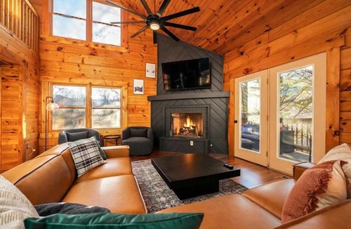 Massanutten House | Movie Theater Arcade Hot Tub Grill Views