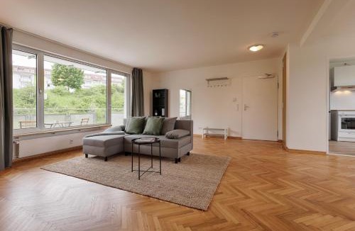 Kitzingen Apartment | MOWO Marshall 16 - Apartmenthaus Kitzingen - großzügige Wohnungen für je 4-8 Personen mit Balkon