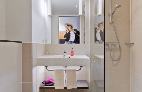 Westpoort Hotel | Moxy Amsterdam Houthavens