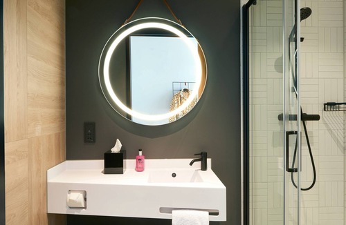 Hoofddorp Hotel | Moxy Amsterdam Schiphol Airport