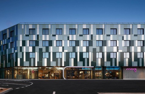 Biot Hotel | Moxy Antibes Sophia Antipolis
