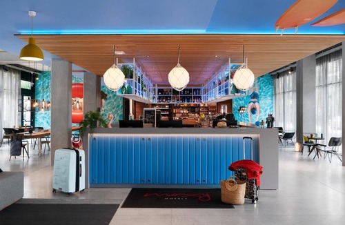 Biot Hotel | Moxy Antibes Sophia Antipolis