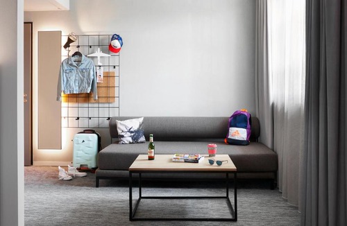 Muelheim Hotel | Moxy Cologne Muelheim