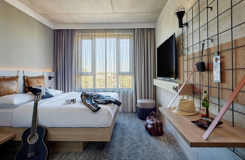 Muelheim Hotel | Moxy Cologne Muelheim