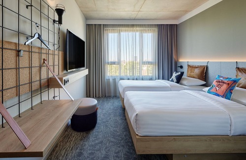 Muelheim Hotel | Moxy Cologne Muelheim