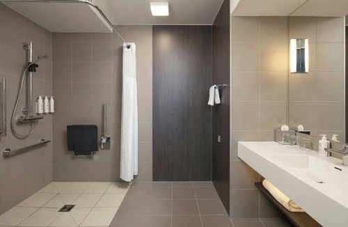 Cranford Hotel | MOXY London Heathrow Airport
