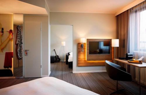 Schwaig Hotel | Moxy Munich Airport