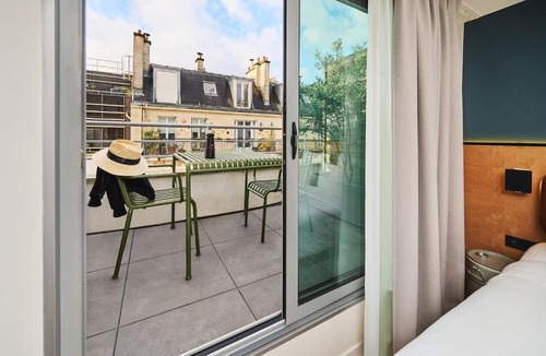 Quartier Saint-Ambroise Hotel | Moxy Paris Bastille