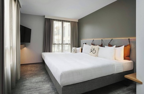 Clamart Hotel | Moxy Paris Clamart