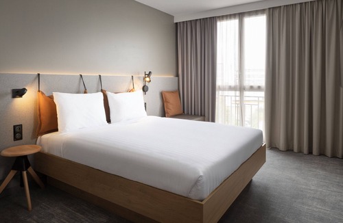 Clamart Hotel | Moxy Paris Clamart