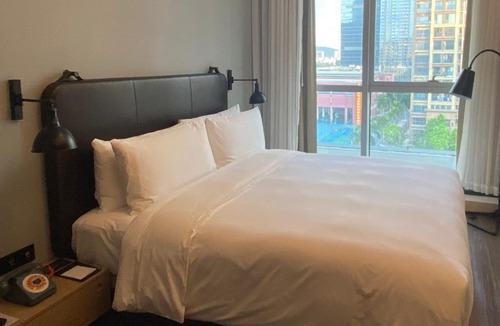 Longhua District Hotel | Moxy Shenzhen North Station