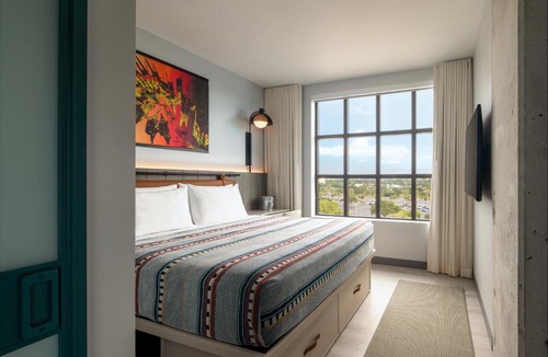 St. Petersburg Hotel | Moxy St. Petersburg Downtown
