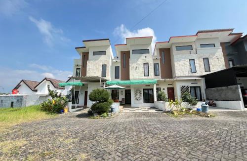 Dinoyo Villa | MP Villa Palmiers C8 Malang