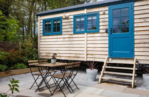 Baslow House | Mr McGregor’s Garden Shepherds Hut Chatsworth Estate