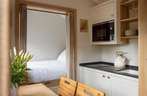 Baslow House | Mr McGregor’s Garden Shepherds Hut Chatsworth Estate