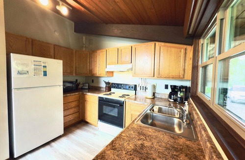 Davis House | MR04-Amazing Views! Pets ok! Hot tub!