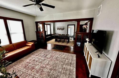 Hamilton Apartment | Mrs. Hughes Cottage - 2 bedroom House w/parking