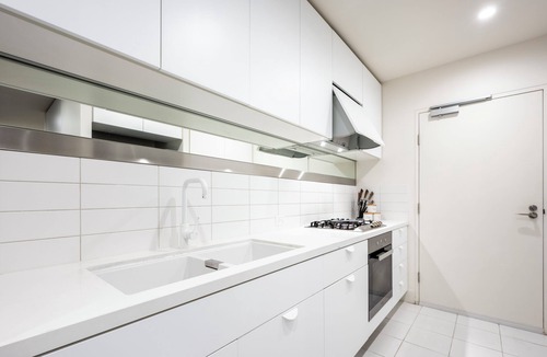 Melbourne Central Business District Apartment | MSA Vision: 3-Bed 2-Bath apartment with Balcony, City Views, Gym, Pool & Parking