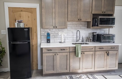 Glendale Apartment | Msg for 5%off King Bed Pool Yard Remodeled Guesthouse Glendale