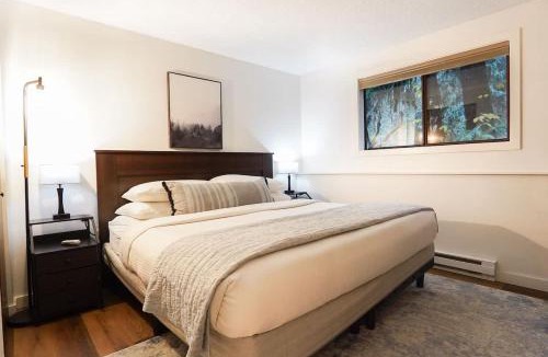 Glacier House | Mt Baker Den, Sleeps 4