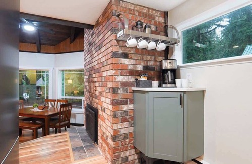 Glacier Cabin | Mt Baker Haven Getaway-2BR Cabin with Fireplace