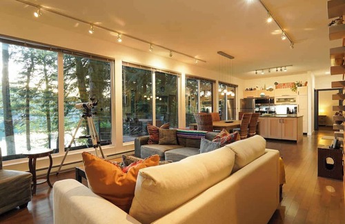 Maple Falls House | Mt Baker Lakefront Luxe Hot tub & Private Dock