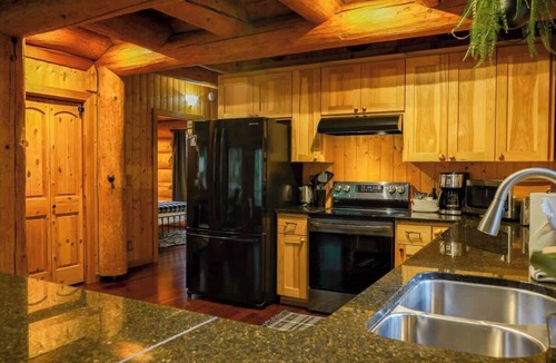 Warnick Cabin | Mt Baker Log Cabin Wood Firepace Fast WiFi