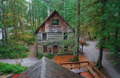 Glacier Condo | Mt Baker Serene End Unit Wood-Burning Fireplace