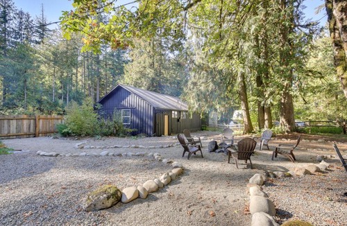 Rhododendron House | Mt Hood Launchpad! Cozy Retro Rhododendron Cabin