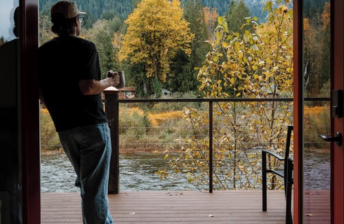 Gold Bar Cottage | Mt. Index Riverside with hot tub, wifi, grill, fireplace and more!