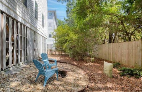 Old Village House | Mt Pleasant Beach Retreat- Mins to Beach-Hot Tub