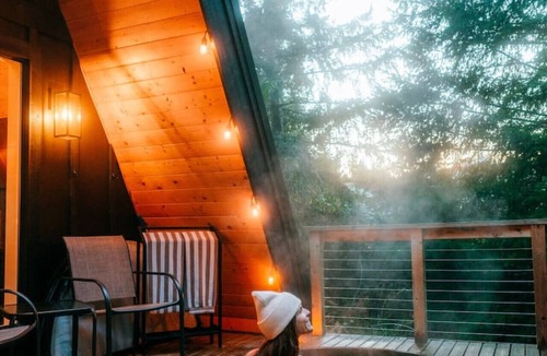 Packwood Cabin | Mt. Rainier A-Frame | Cedar Hot Tub | White Pass