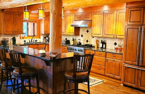 Enumclaw House | Mt. Rainier and Crystal Mountain Luxury Lodge
