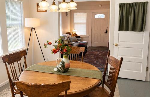 Dunsmuir House | Mt Shasta Basecamp