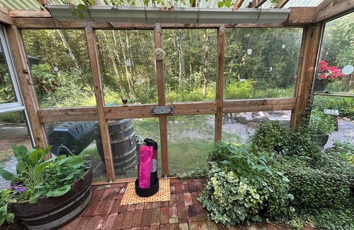 Ariel House | Mt. St. Helens Base Camp. 65 minutes from PDX. 5 minutes to lakes!