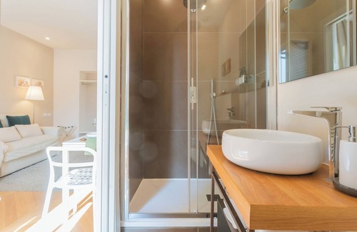 Como Apartment | MT Studio 1 - Studio Apartment, Sleeps 2