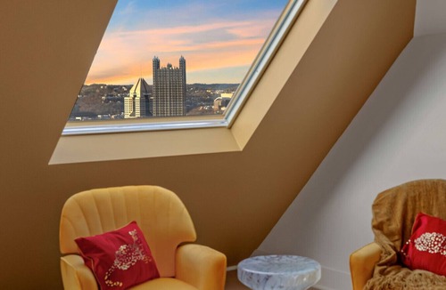 Mount Washington House | Mt. Washington Marvel. Stunning New Design, Epic Views, Hot Tub, Parking
