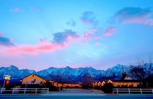 Independence Hotel | Mt Williamson Motel and Basecamp