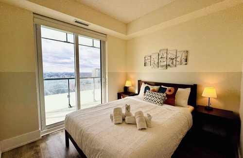 Downtown Toronto Apartment | MTCC RogersCenter 3B2B Free parking