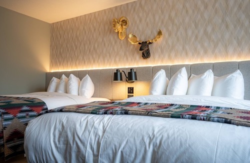 Canmore Hotel | MTN House By Basecamp - Double Queen
