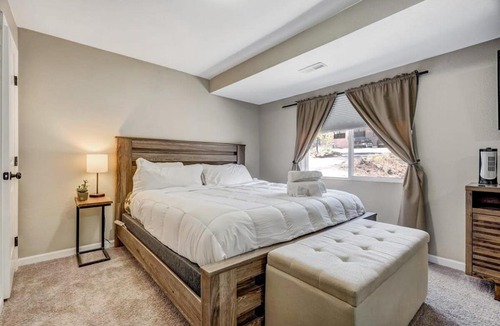 Cascade Apartment | Mtn Studio- Waffle maker -King Bed-Kid Friendly