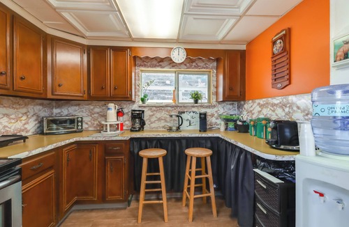 Nesquehoning Apartment | Mtn-view Balcony! Convenient Apt Near Jim Thorpe