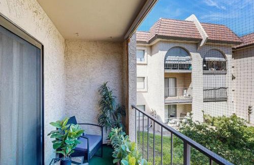 Camelback East House | Mtn-View Balcony: Condo 6 Mi to Dtwn Phoenix